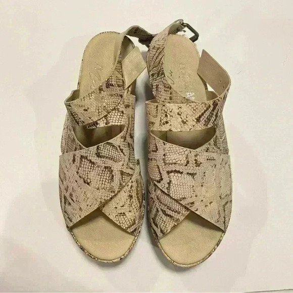 Amuse Society x Matisse runaway platform - Picture 2 of 9